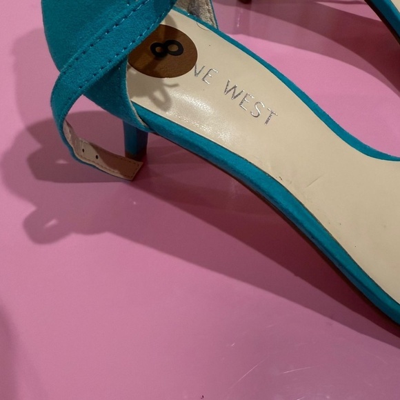 Sandals - Picture 3 of 4